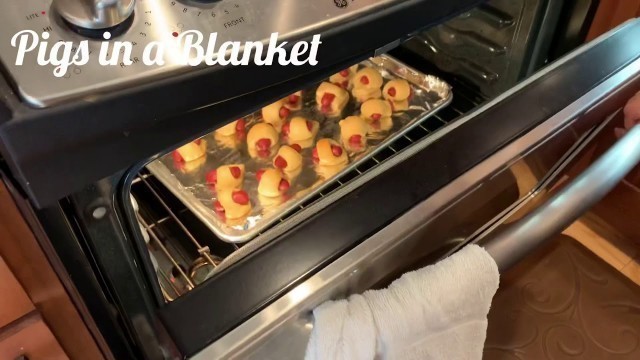 'Pigs in a Blanket: Joey’s Food Review. Thanksgiving Appetizers'