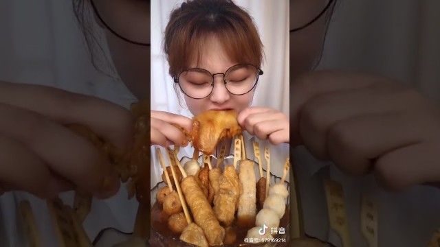 'Cute girl eats delicious mix food.#short'