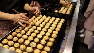 'Japanese Street Food - AMAZING SKILLS TAKOYAKI Octopus balls Osaka Japan'