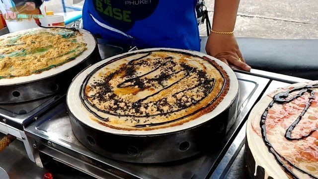 'Street food Thai Crispy Crepe @Phuket market'