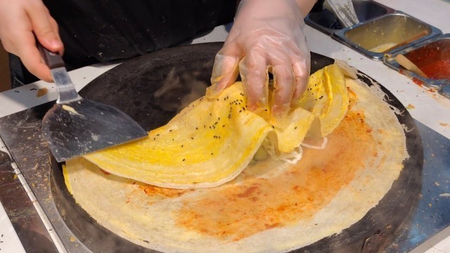 'Chinese Pancake(Jianbing,Crepe) With Bacon, Egg, Veggie Inside煎饼 | Chinese Street Food'