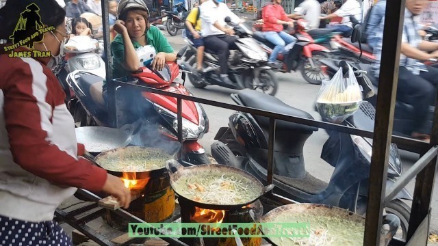 'Street Food in SaiGon VietNam - Vietnamese Crepe - Banh Xeo'