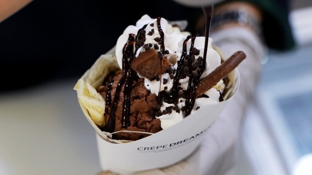 'Chocolate Ice Cream Crepe and Cheesecake Crepe / 초콜릿 크레페 / Korean Street Food'