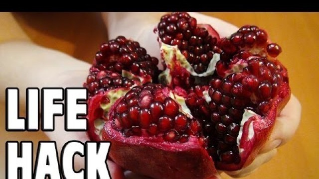 'How To Deseed A Pomegranate - Food Life Hack'