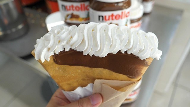 '누텔라 생크림 과일크레페 nutella fruit crepe with whipped cream - korean street food / 동성로 웰크레페'