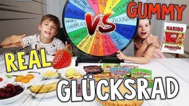 'MYSTERY WHEEL OF REAL FOOD vs. GUMMY FOOD - Kuchen GLÜCKSRAD CHALLENGE - Lulu & Leon'