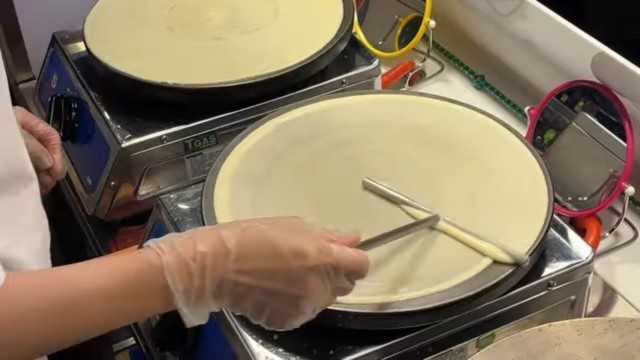 'Amazing Skill ! Crepe Making Master ! - Taiwanese Street Food'