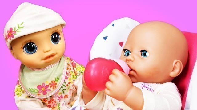 'Baby Born doll & Baby Alive doll. Potty training & doll changing. Feeding baby dolls with toy food.'