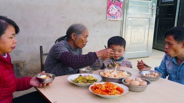 'Food made with eggs | 城裡曾孫回家，廣西玉林阿婆給曾孫做了頓“雞蛋盛宴”，掏空了3窩雞蛋，廣西農村生活'