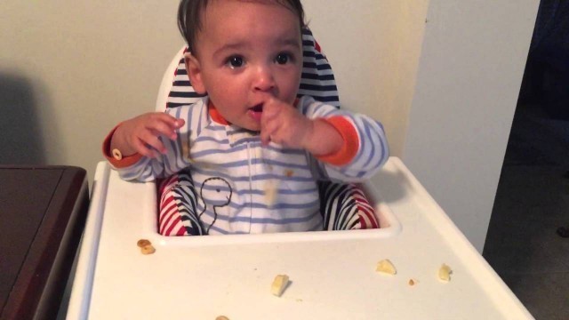 'Baby eating solid foods | 6 month old eats Cheerios and bananas!'