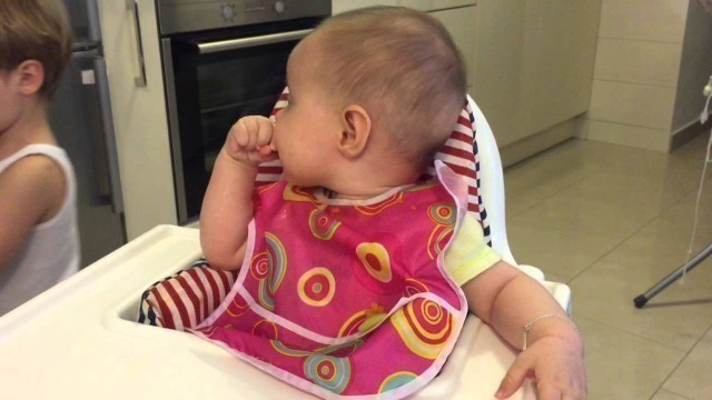 '6 MONTH OLD BABY EATING CARROT AND ZUCCHINI - BLW with EMMI'