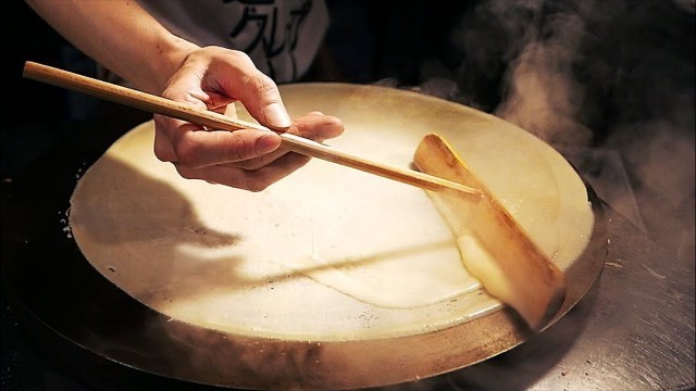 'Japanese Street Food - CREPES, MOCHI, DANGO, White Strawberry Osaka Dessert Japan'