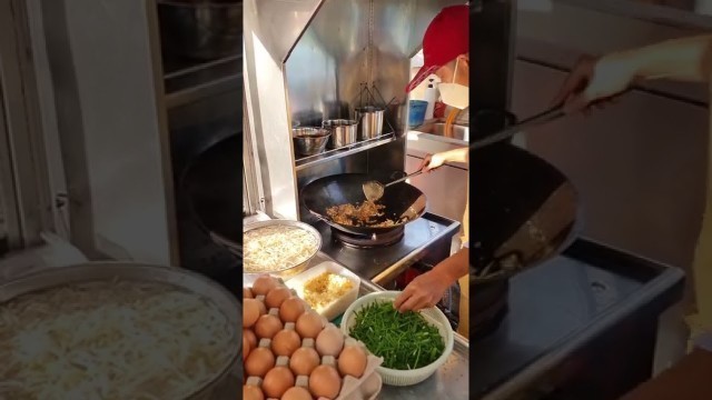 'Char Kuey Teow this stall won my heart ❤️ ! Penang Street food #shorts'