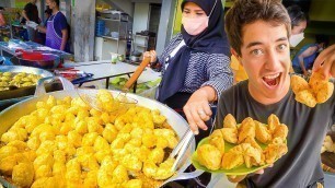 'Indonesia Street Food - BANDUNG\'S BEST STREET FOOD GUIDE!! Golden Tofu + Batagor in West Java!'