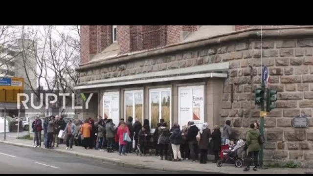 'Germany: Foreigners queue at Essen foodbank after restriction overturned'