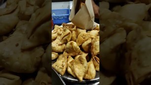 'Samose jalebi @mehak food corner kalkaji #shorts #youtubeshorts'