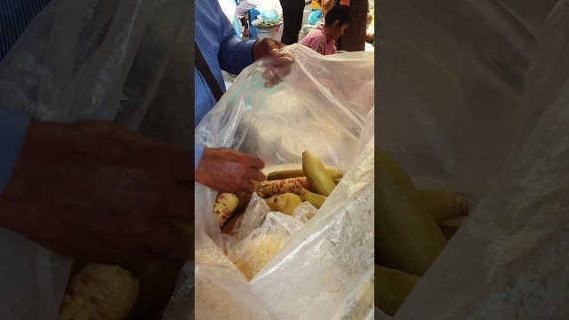 '$0.375 for a piece of bowl corn - Cambodian street food'