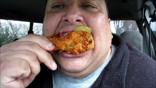 'joey dep world tourt chiken review but he doesnt like it so he eats it back out'