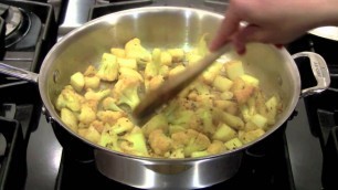 'Cauliflower Potato Aloo Gobi Sabzi Indian Food Recipe'