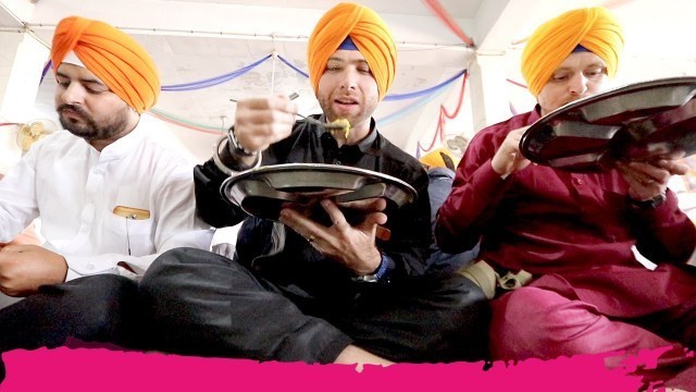 'INDIAN Food with 100,000 PEOPLE at the WORLD\'S BIGGEST Kitchen! Golden Temple, Amritsar, India'