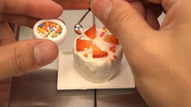 'Mini Food cake 食べれるミニチュア いちごのケーキ / Cute Miniature Strawberry Shortcake!'