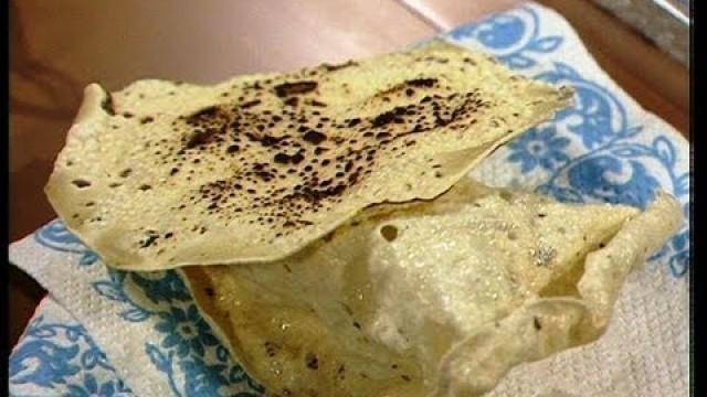 'Different Ways to Cook a Papadum By Madhur Jaffrey - Madhur Jaffrey\'s Indian Cookery - BBC Food'