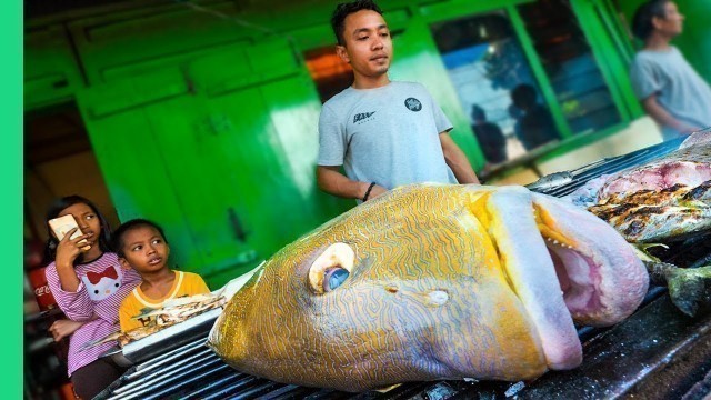 'Extreme HALAL Food in Makassar, Indonesia!!! (do they really eat that?)'