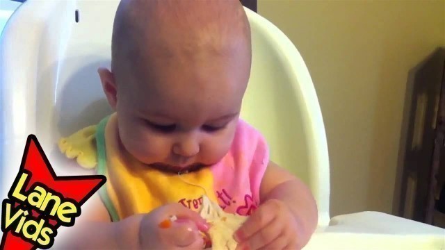 '6 Month Old Eats Chicken!! Baby-Led Weaning #21 - TheFunnyrats'