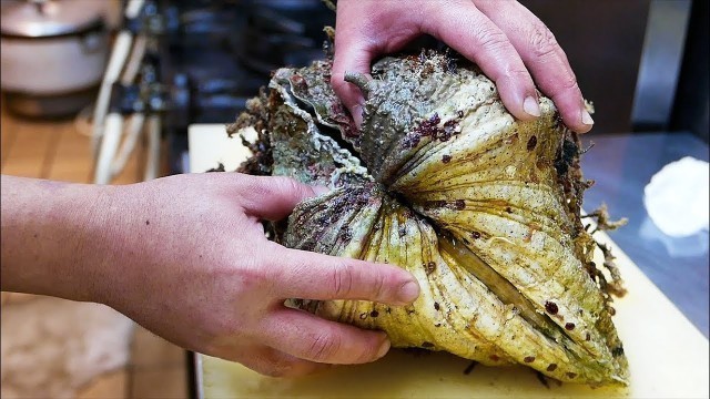 'Japanese Street Food - GIANT ALIEN CLAM Sashimi Okinawa Seafood Japan'