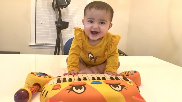 '6 month old baby first attempt with piano'