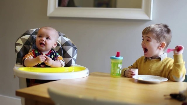 'BABY LED WEANING - 6 MONTH OLD BABY\'S FIRST FOODS!'