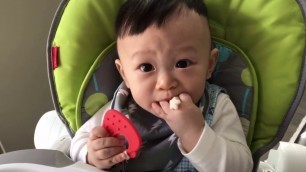 '7 Months Old Baby eating exercise! Feed puffs by himself'