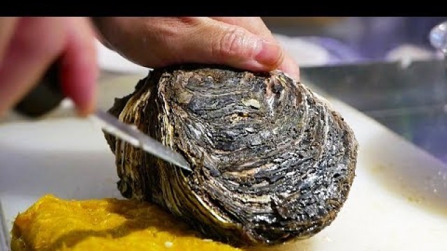 'Japanese Street Food - $20 GIANT OYSTER Seafood Steak Teppanyaki Japan'