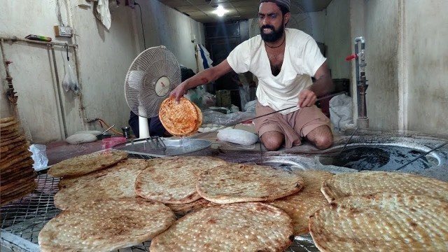 'Sheermal Roti Making Street Food of Karachi Pakistan'