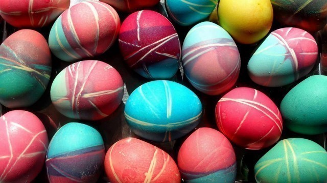 'How to Paint Easter Eggs with Food Coloring - DIY Easter Egg Coloring'