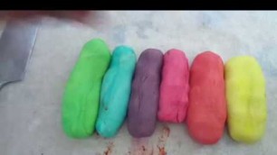 'How to color DIY play-doh using food coloring'