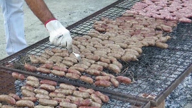 'Cooking Lard and Huge Sausages on 5 METRES Long Grill. Italy Street Food'