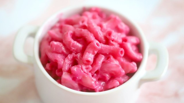 'How to Make PINK Kraft Dinner with NO FOOD COLORING! | RECIPE'