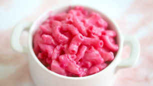 'How to Make PINK Kraft Dinner with NO FOOD COLORING! | RECIPE'