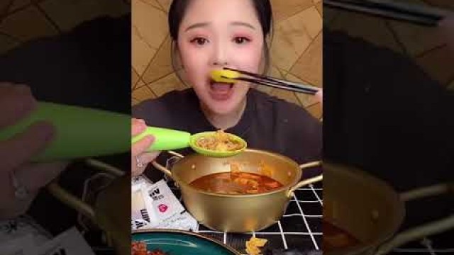 'food #asmreating #asmrfood #fyp #mukbangvideo #foodporn #eatingshow #koreanfood #eating #realsound'