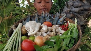 'Yummy Cooking River Prawn Tom Yum / Eating Prawn'