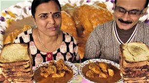 'eating indian bakery bread with chicken curry |  pauruti murgir mangsho eat | meat kari and roti'