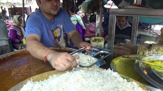 'Kadhi Chawal 20 rs | Chana Bhature ( 3 Piece ) | Cheapest Street Lunch in Amritsar Punjab'