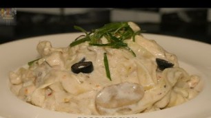 'Creamy Chicken Alfredo Pasta by Food Version | Fettuccine Alfredo  Mushroom Pasta'