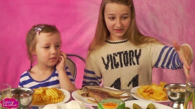 'Попробуй НЕ ЗАПИВАТЬ Челлендж с едой для детей Kids vs Food Challenge'