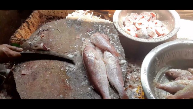 'Fish Cutting  skills Madurai fish market - Madurai Street Food'