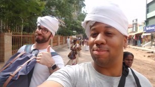 'Visiting Meenakshi Amman Temple and the Best Street Food Tour in Madurai India with Foodies Day Out'