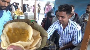 'World Record Indian Rail Station Street Food Price - 5 Piece Puri with Curry @ 10 rs ( 0.14 ) Only'