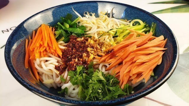 'Homemade Cold Rice Noodles Chinese Food Recipe 凉米线'