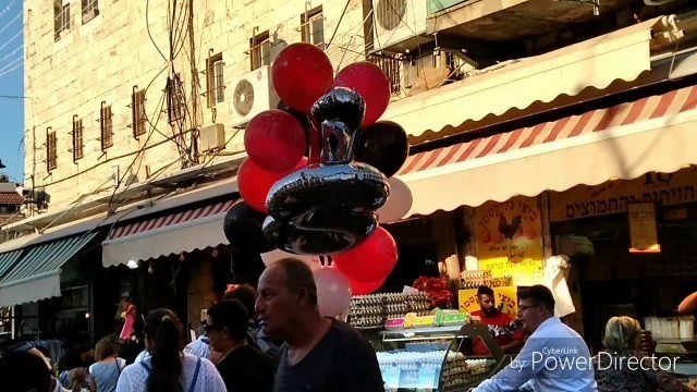 'fruit & vegetable market jerusalem israel'